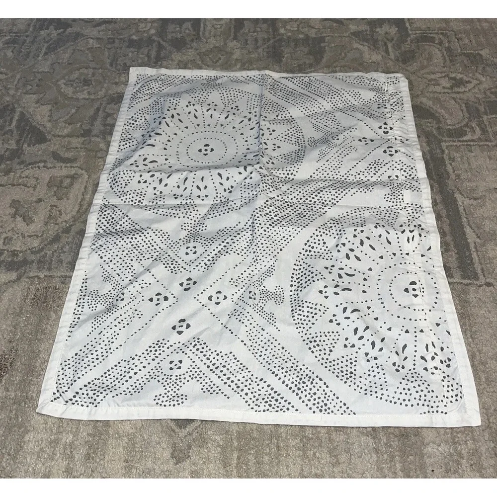 Pair Lauren‎ Ralph Lauren Luke Medallion Pillow Shams Gray White 100% Cotton